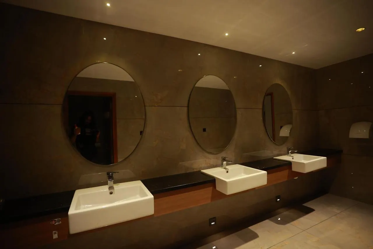 ***  The Gold Hotel Palakkad Indien
