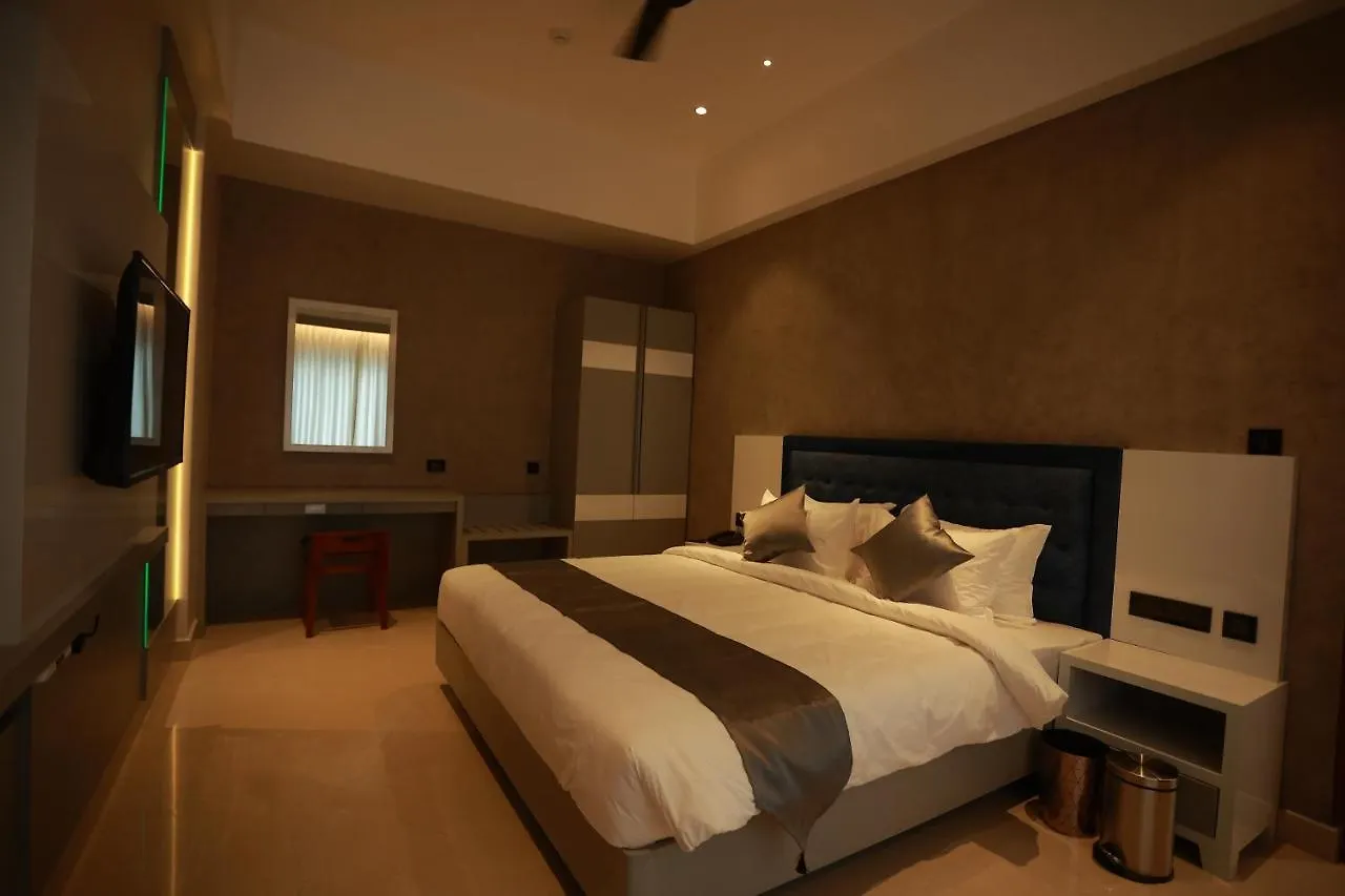 The Gold Hotel Palakkad 3*,  Indie